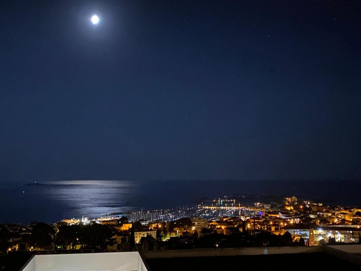 Superbe T2 44M2 - Grande Terrasse Vue Mer Panoramique Exceptionnelle Piscine - Parking Bandol Bagian luar foto