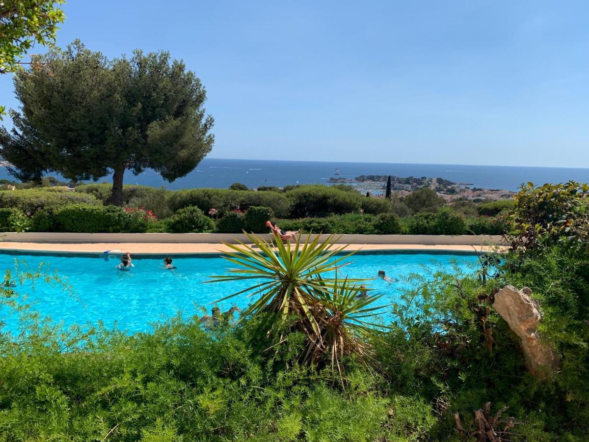 Superbe T2 44M2 - Grande Terrasse Vue Mer Panoramique Exceptionnelle Piscine - Parking Bandol Bagian luar foto