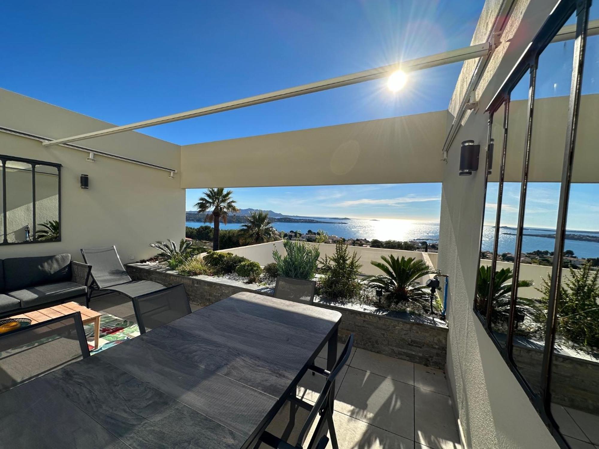 Superbe T2 44M2 - Grande Terrasse Vue Mer Panoramique Exceptionnelle Piscine - Parking Bandol Bagian luar foto